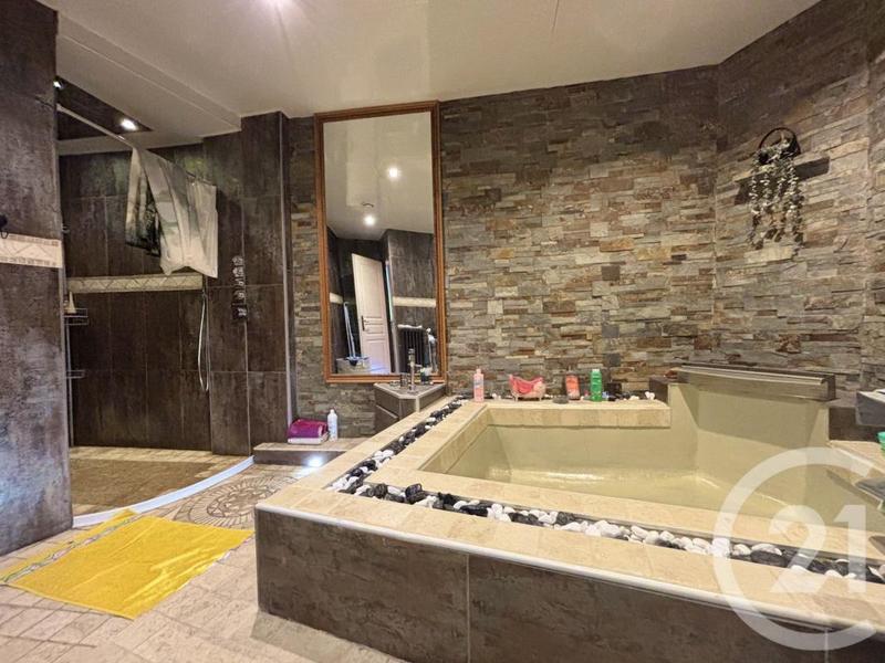 Moulin - 280 m² - 6 pièces