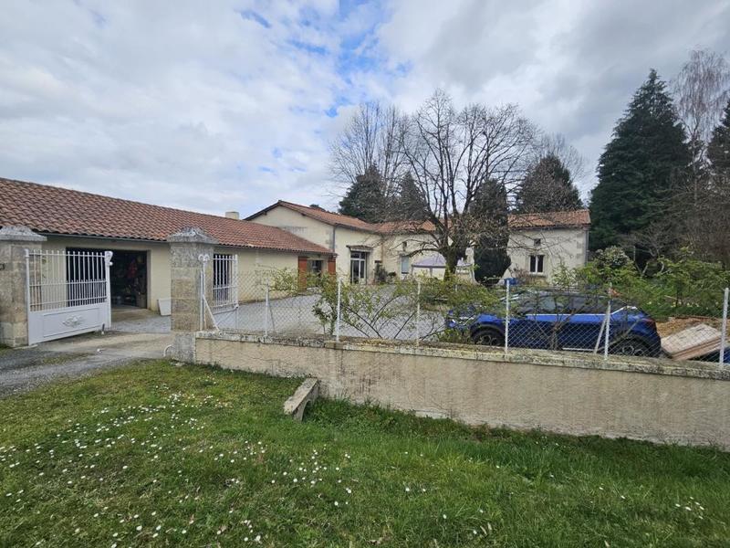 Maison - 247 m² - 8 pièces
