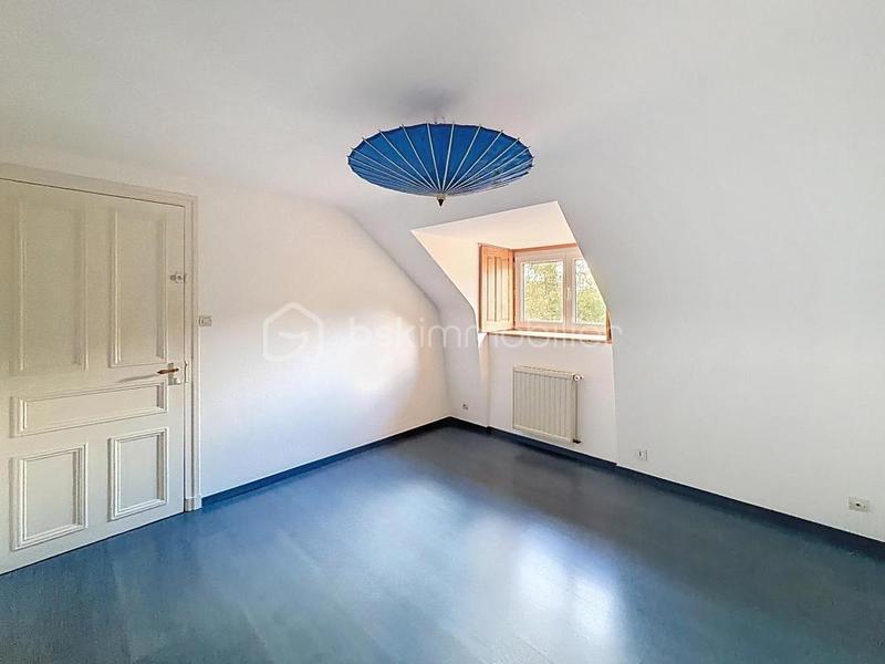 Demeure - 223 m² - 9 pièces