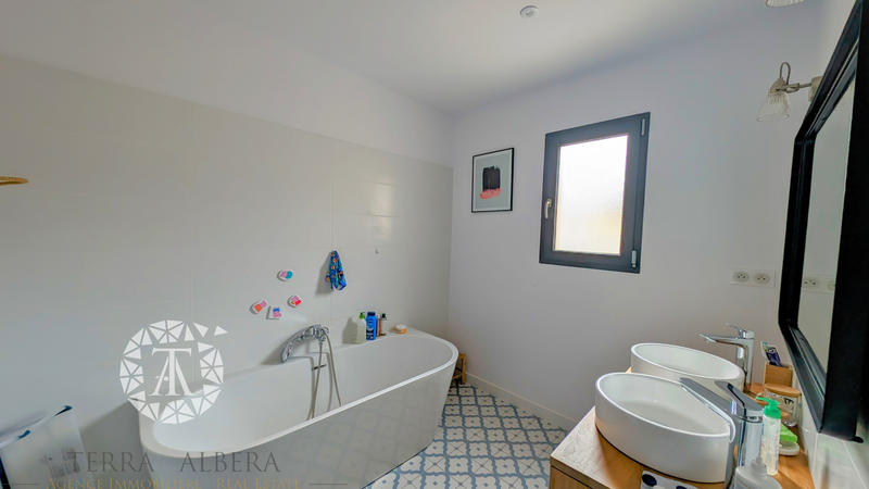 Villa - 190 m² - 6 pièces