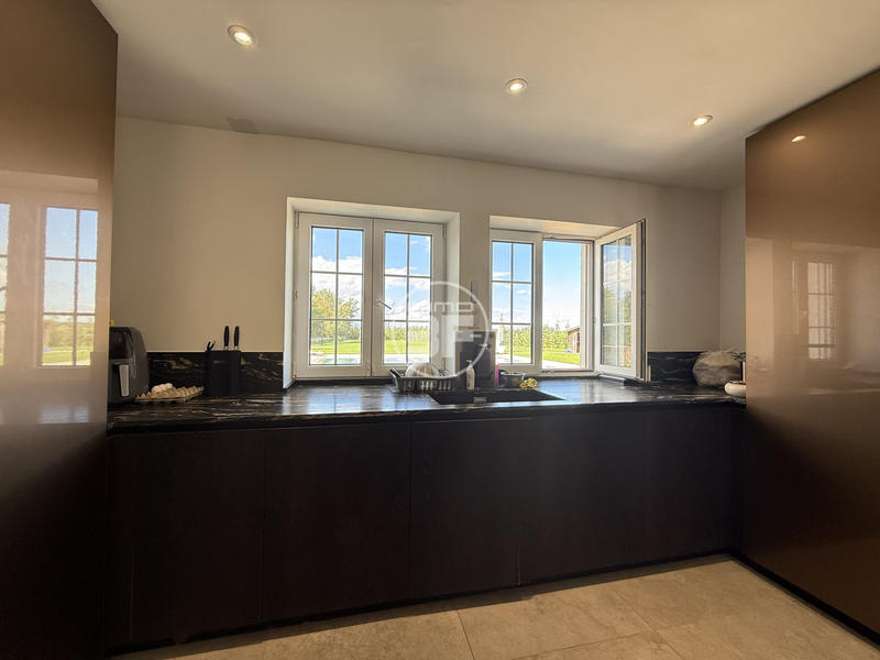 Villa - 486 m² - 11 pièces