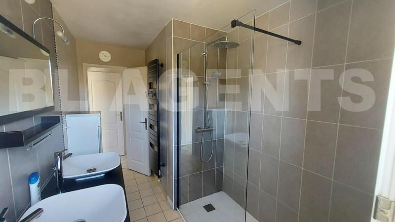 Maison traditionnelle - 116 m² - 7 pièces