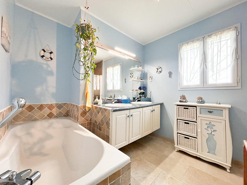 Maison - 195 m² - 6 pièces