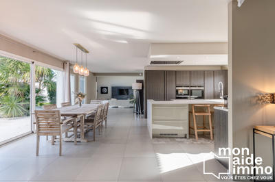 Maison contemporaine - 252 m² - 7 pièces