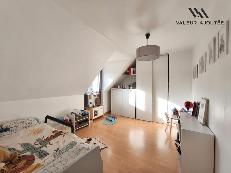 Maison traditionnelle - 109 m² - 6 pièces