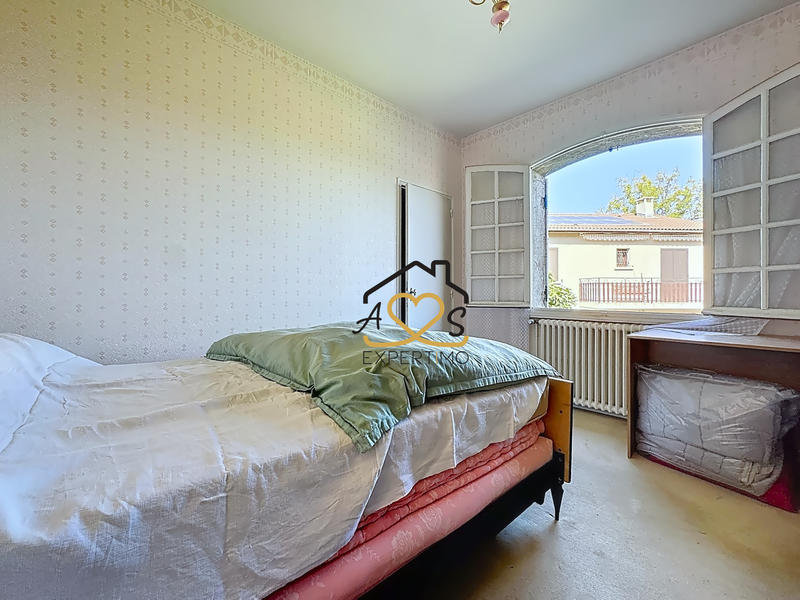 Maison - 240 m² - 11 pièces