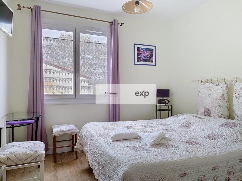 Maison - 250 m² - 13 pièces