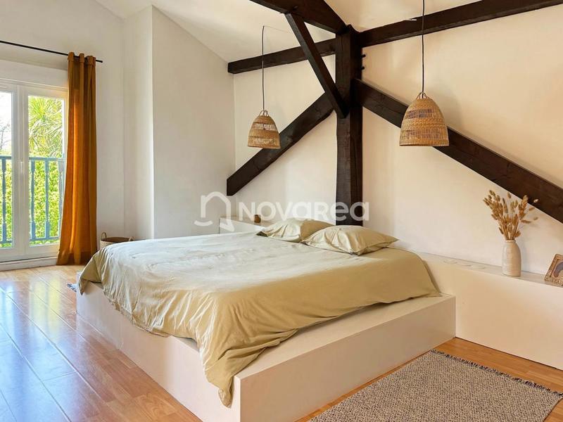 Maison - 312 m² - 9 pièces