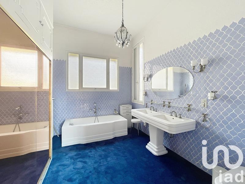 Maison - 323 m² - 9 pièces