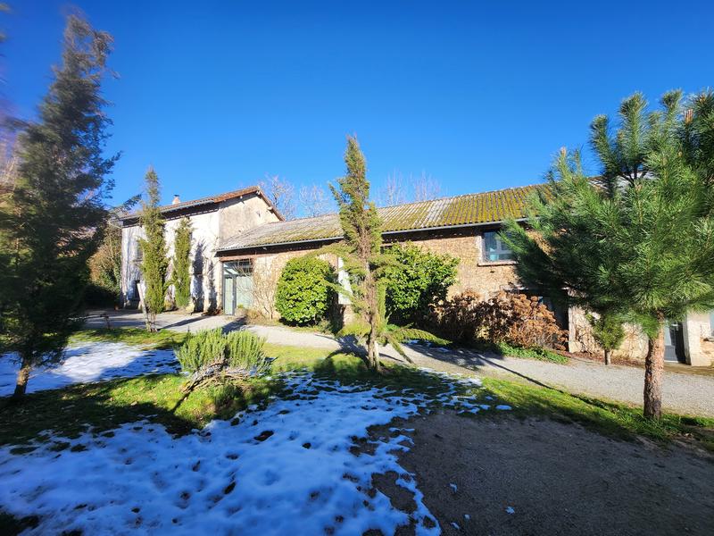 Propriété - 248 m² - 11 pièces