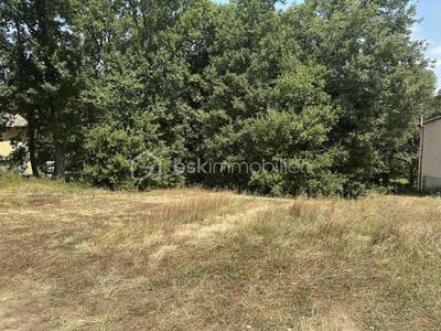 Terrain constructible - 2 135 m²