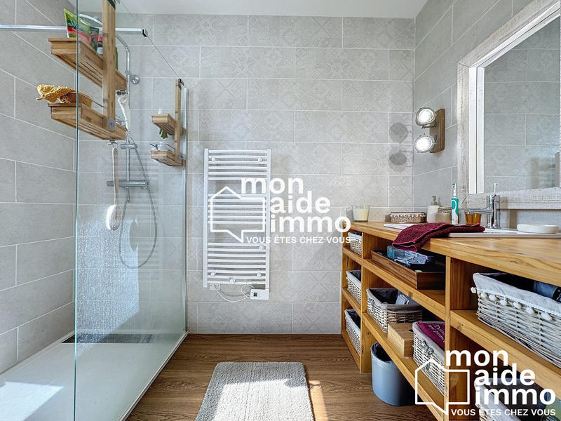 Maison - 260 m² - 8 pièces