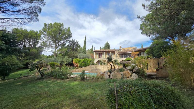 Maison - 218 m² - 7 pièces