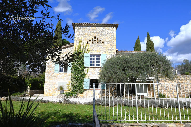 Maison - 231 m² - 7 pièces