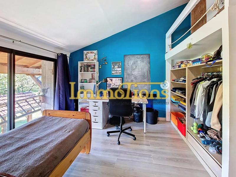 Maison - 217 m² - 9 pièces