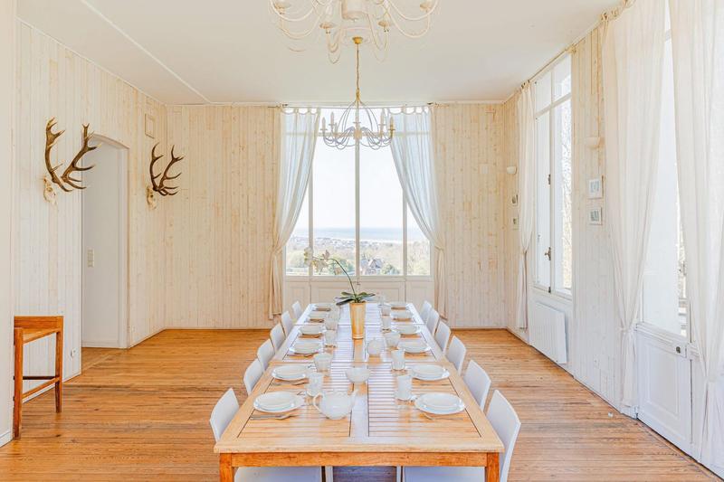 Château - 1 500 m² - 34 pièces