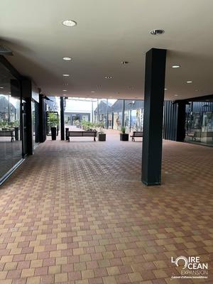 Local commercial - 1 600 m²