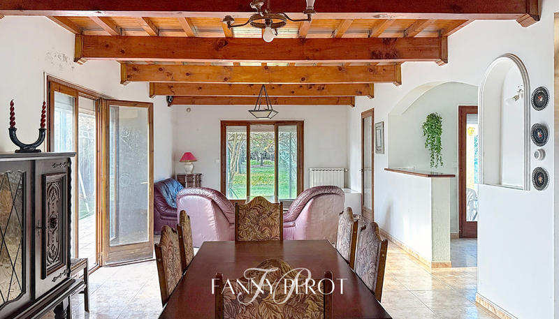 Maison - 220 m² - 8 pièces