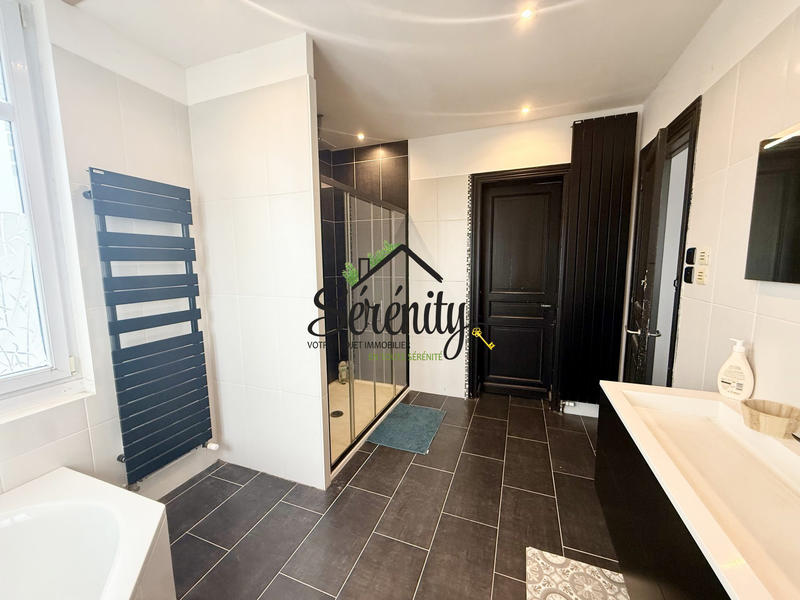 Maison - 195 m² - 8 pièces