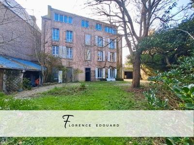 Maison - 374 m² - 16 pièces