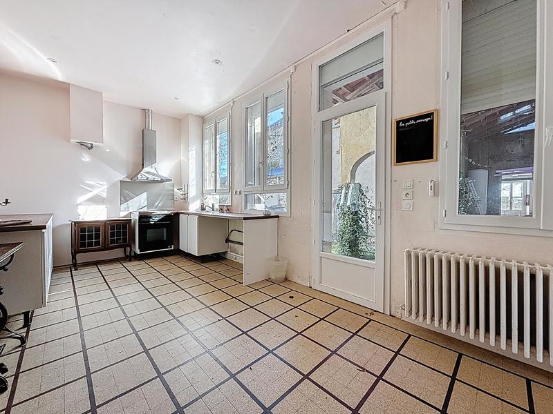 Maison ancienne - 302 m² - 12 pièces