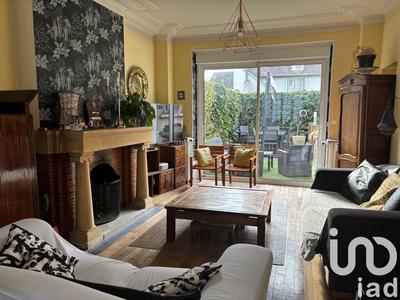 Maison - 225 m² - 7 pièces