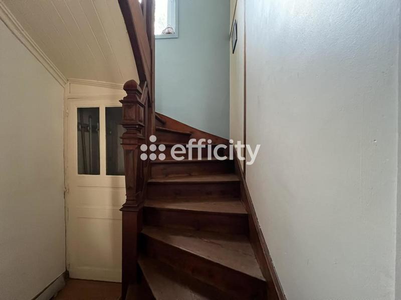 Maison - 230 m² - 7 pièces