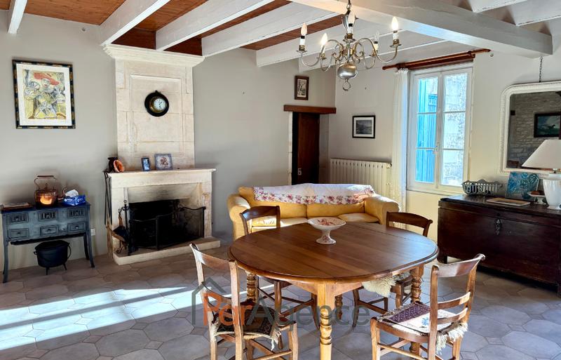 Maison - 241 m² - 8 pièces