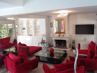 Maison - 229 m² - 8 pièces