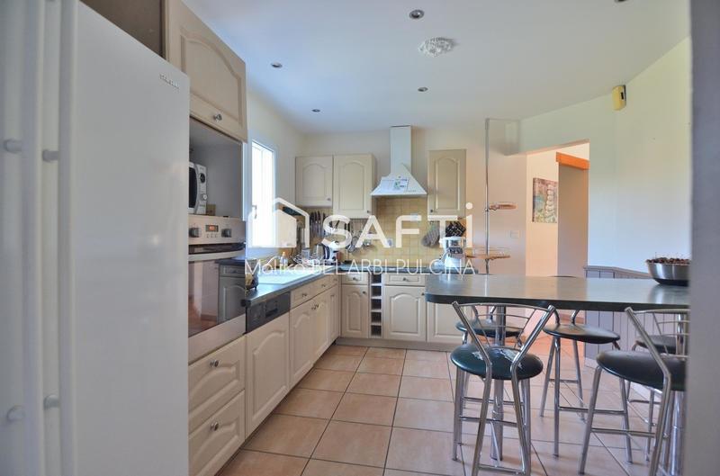 Maison - 162 m² - 8 pièces