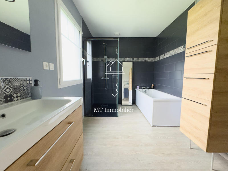 Maison contemporaine - 196 m² - 7 pièces