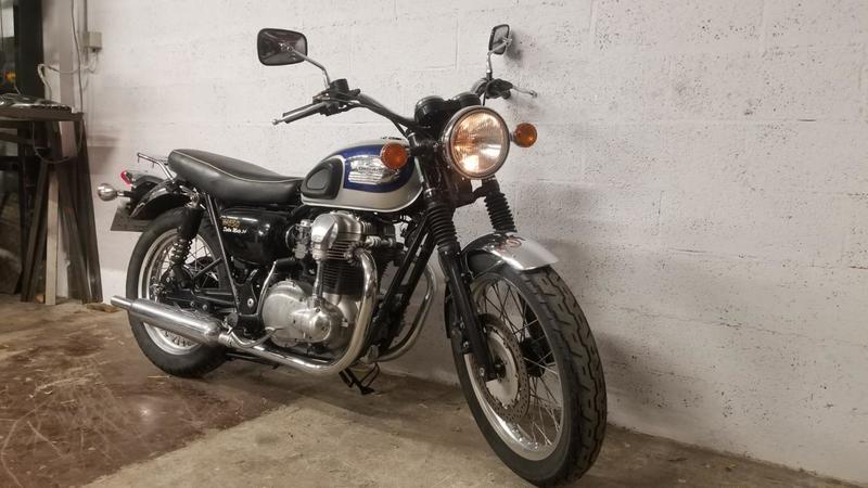 Kawasaki W 650 kawasaki bleu 0650 555