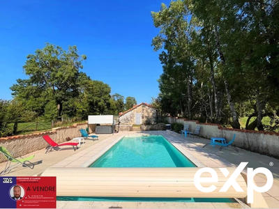 Maison traditionnelle - 157 m² - 8 pièces