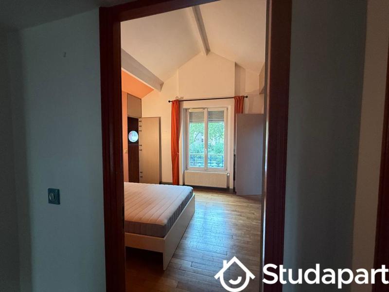 Chambre - 10 m² - 1 pièce