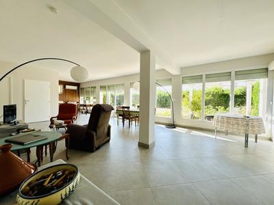 Propriété - 220 m² - 7 pièces