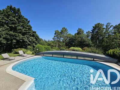 Maison - 202 m² - 6 pièces