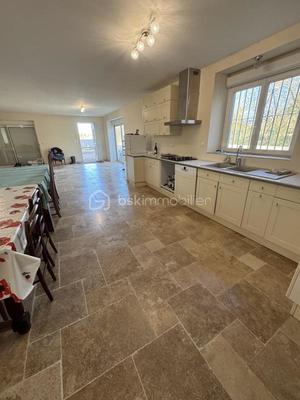 Demeure - 248 m² - 8 pièces