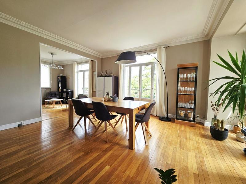 Maison - 251 m² - 10 pièces