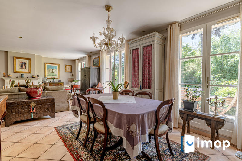 Maison - 225 m² - 7 pièces