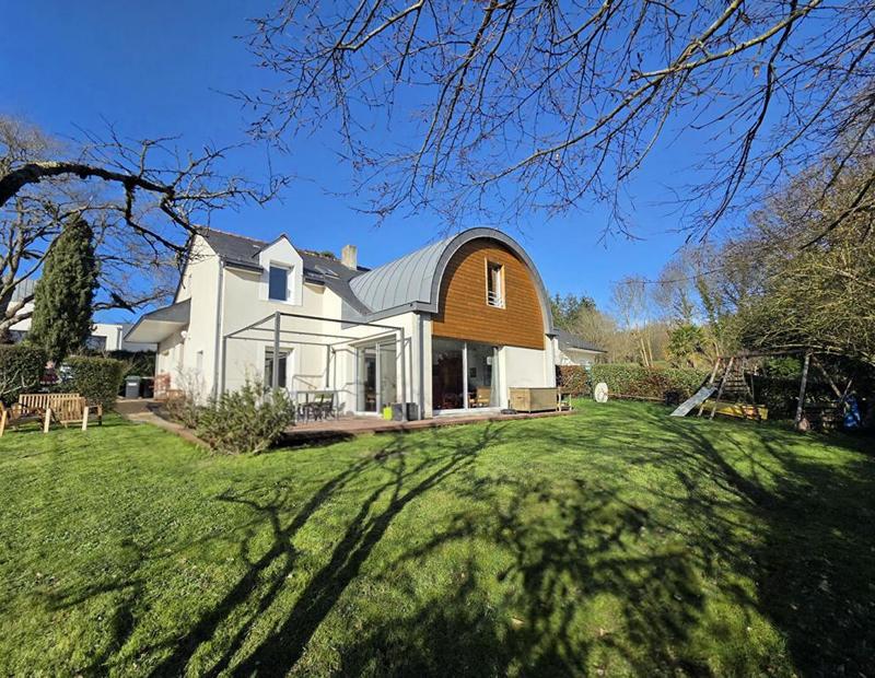 Maison - 174 m² - 8 pièces