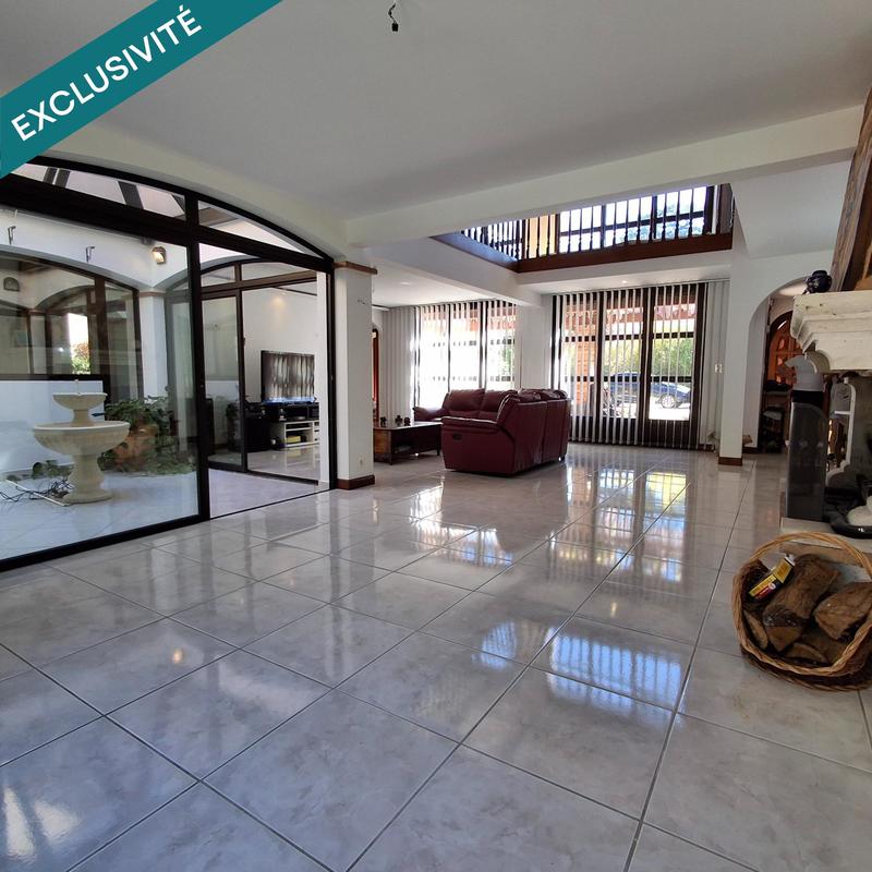 Maison - 252 m² - 7 pièces