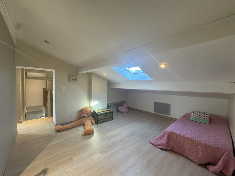 Maison - 213 m² - 7 pièces