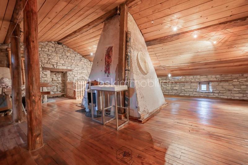 Maison - 238 m² - 8 pièces