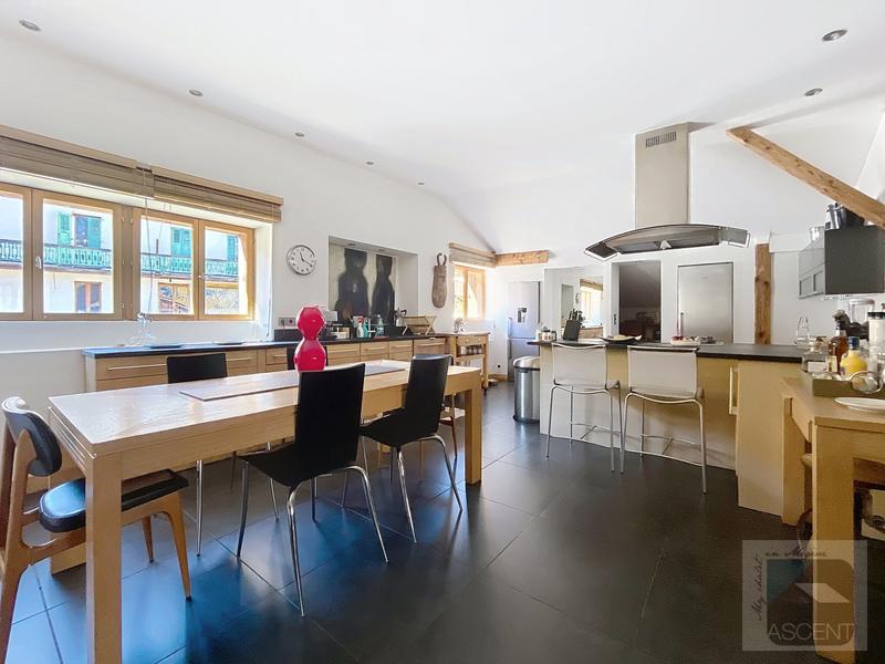 Maison - 246 m² - 6 pièces