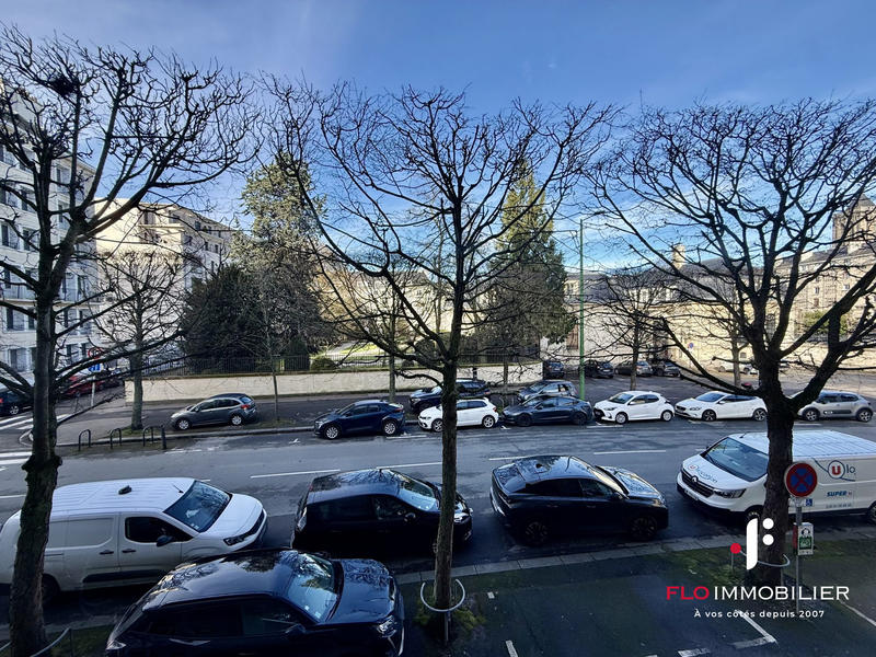 Bureau - 90 m² - 6 pièces