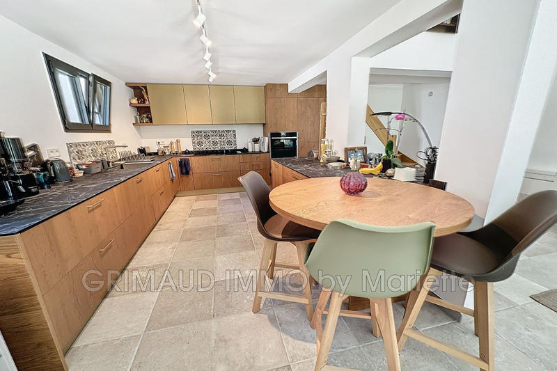 Maison - 180 m² - 5 pièces