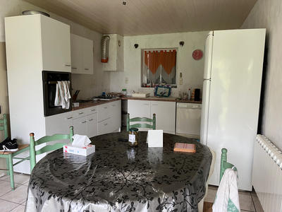 Maison - 1 180 m² - 5 pièces