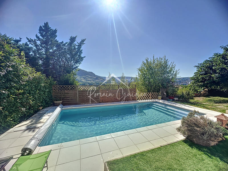 Maison - 106 m² - 5 pièces