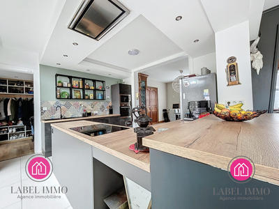 Maison - 200 m² - 10 pièces