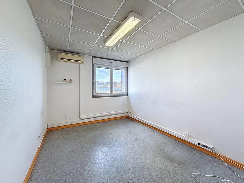 Bureau - 244 m² - 3 pièces